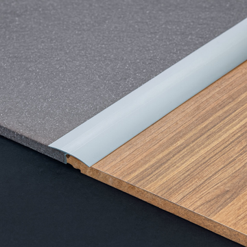 Slika ALU prelazna lajsna istog nivoa 38x10 mm T profil srebrna 2,7 m